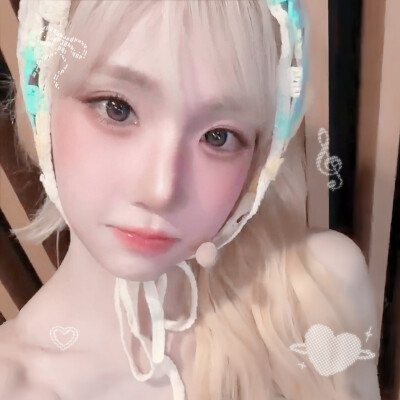 ♱♡°.+┈• Please look at me gently •┈+.°♡♱