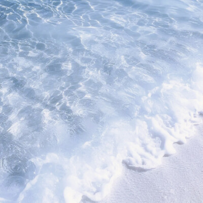 草原尽头我两手空空
悲痛时握不住一颗泪滴