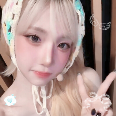 ♱♡°.+┈• Please look at me gently •┈+.°♡♱