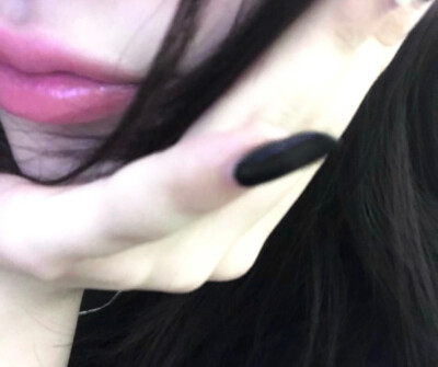 黑色