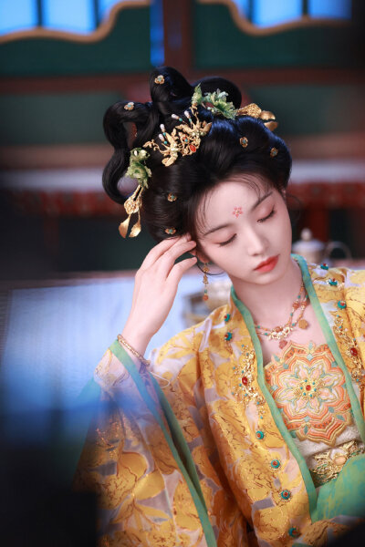 子夜归武祯田曦薇
图cr田曦薇不拍我来拍