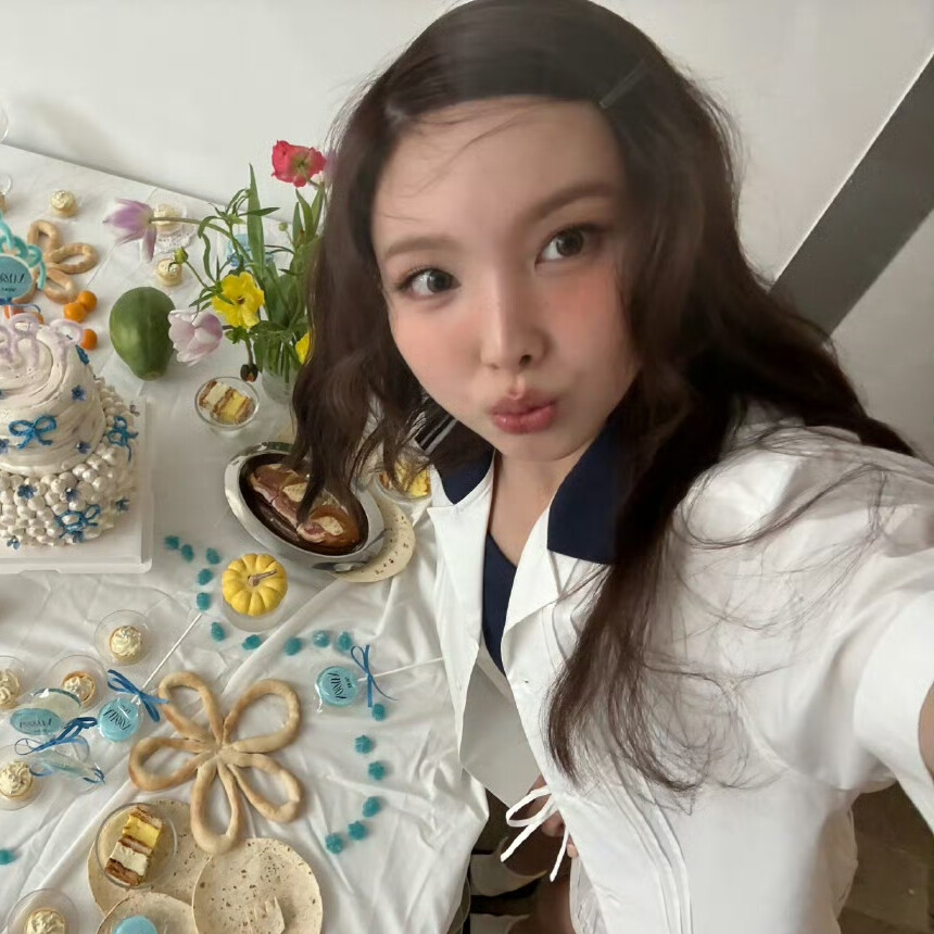 ^_−☆