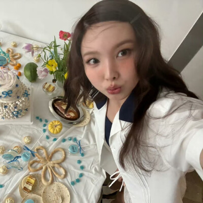 ^_−☆