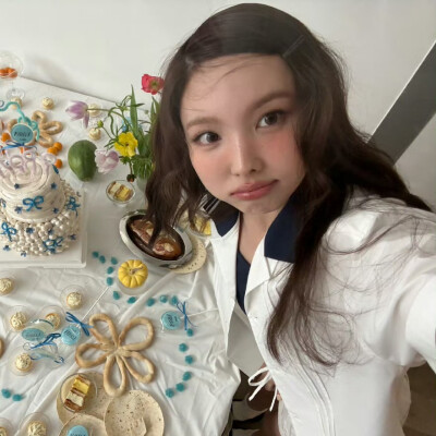 ^_−☆