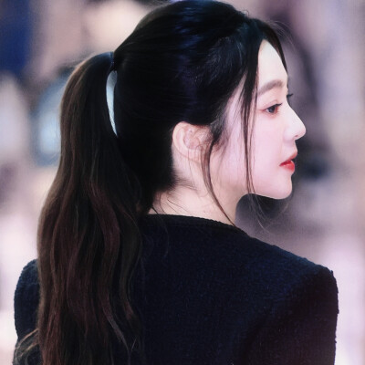 草原尽头我两手空空
悲痛时握不住一颗泪滴