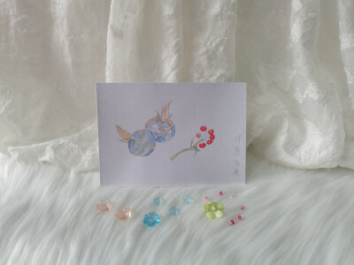 43 洋葱与果（绘画 | 水彩 | 果花甘04）
2018.6.4
蓝色的洋葱？
是的，是蓝色的洋葱。完全看不出来是洋葱。
画的时候就在疑惑，是不是独头的小蒜呢？可能是很少见的品种，味道清新独特，可能非常珍贵，在一般的蔬菜…