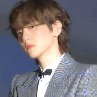 너의 미소에 내 마음이 녹아내려
你的微笑让我的心完全融化
두근거려
心动不已
고마워 날 만나서
谢谢你与我相遇
——《Beautiful》伯贤