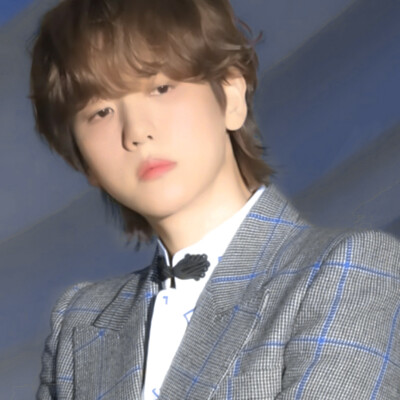 너의 미소에 내 마음이 녹아내려
你的微笑让我的心完全融化
두근거려
心动不已
고마워 날 만나서
谢谢你与我相遇
——《Beautiful》伯贤