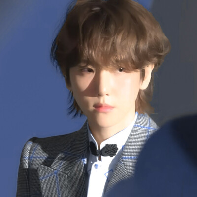 너의 미소에 내 마음이 녹아내려
你的微笑让我的心完全融化
두근거려
心动不已
고마워 날 만나서
谢谢你与我相遇
——《Beautiful》伯贤