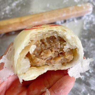 朋友自己做的鲜肉月饼