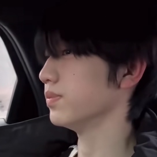 张桂源
年轻小伙开苏普rua，跨市坐在副驾