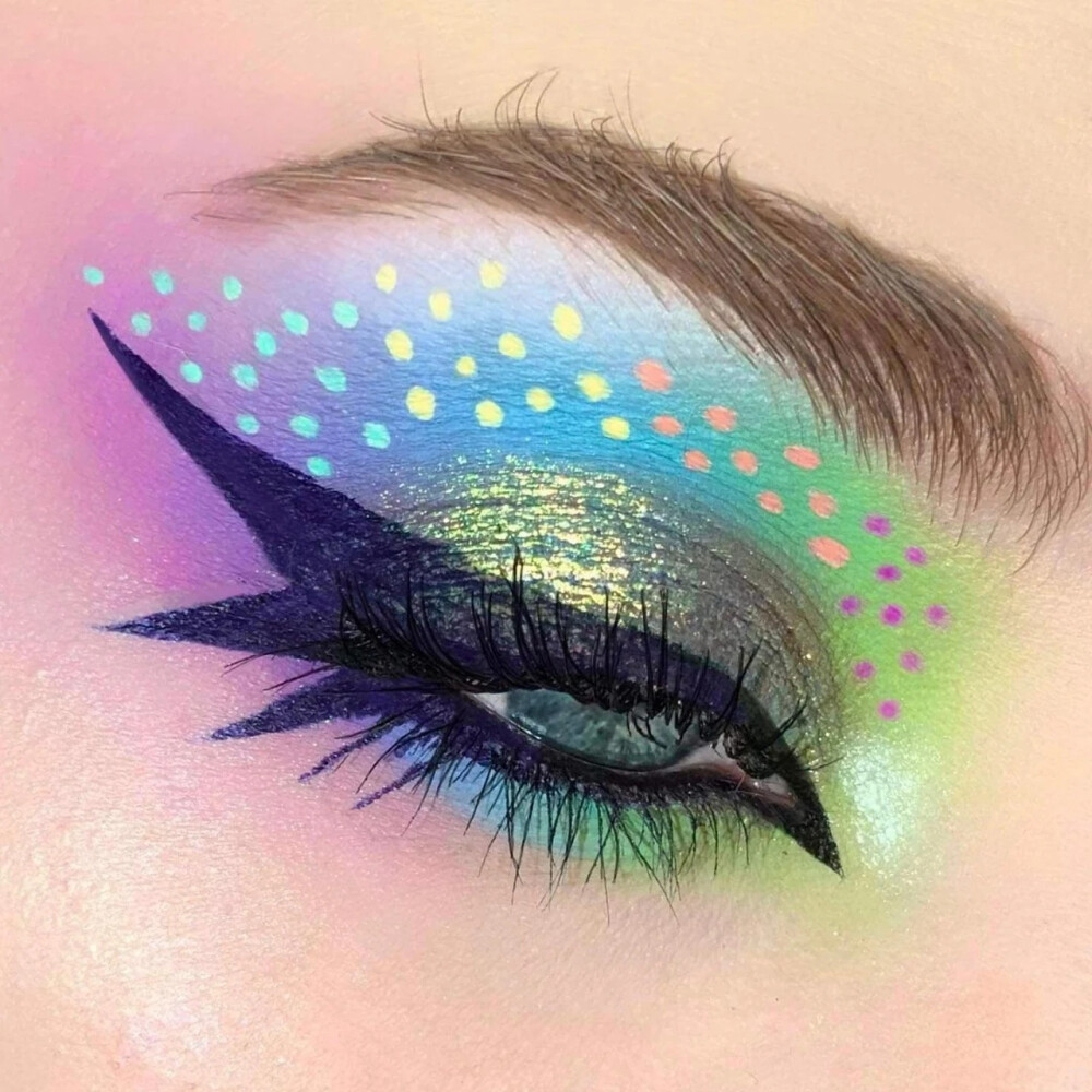 彩色眼妆