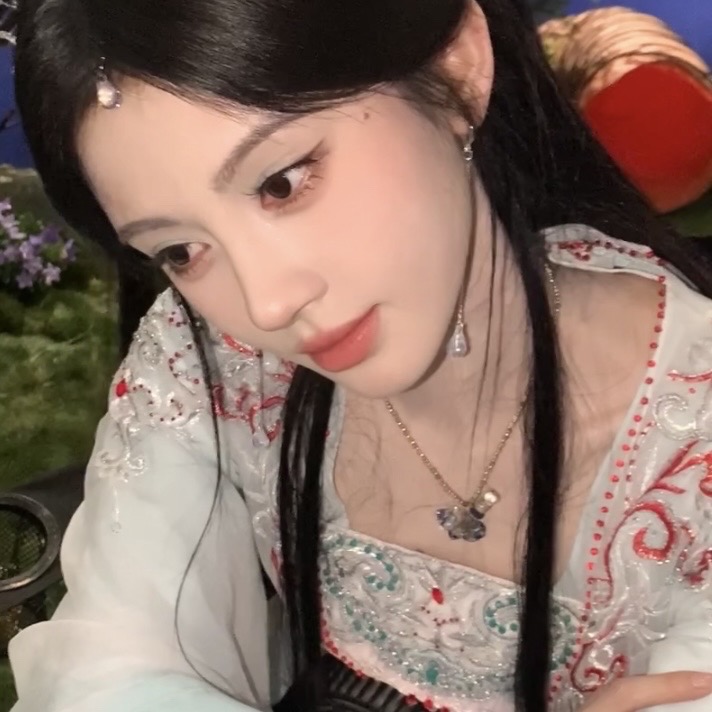 仙子何必早早归来