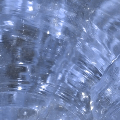 너의 미소에 내 마음이 녹아내려
你的微笑让我的心完全融化
두근거려
心动不已
고마워 날 만나서
谢谢你与我相遇
——《Beautiful》伯贤