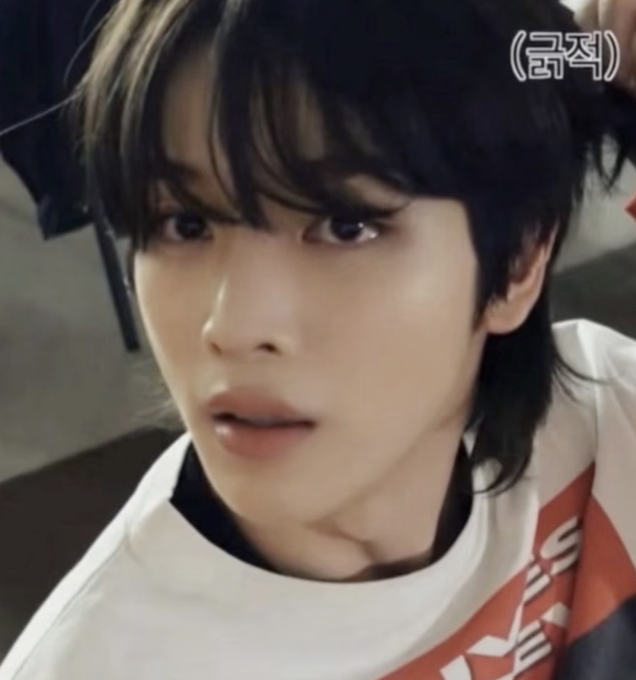 祈祷的少女姿态