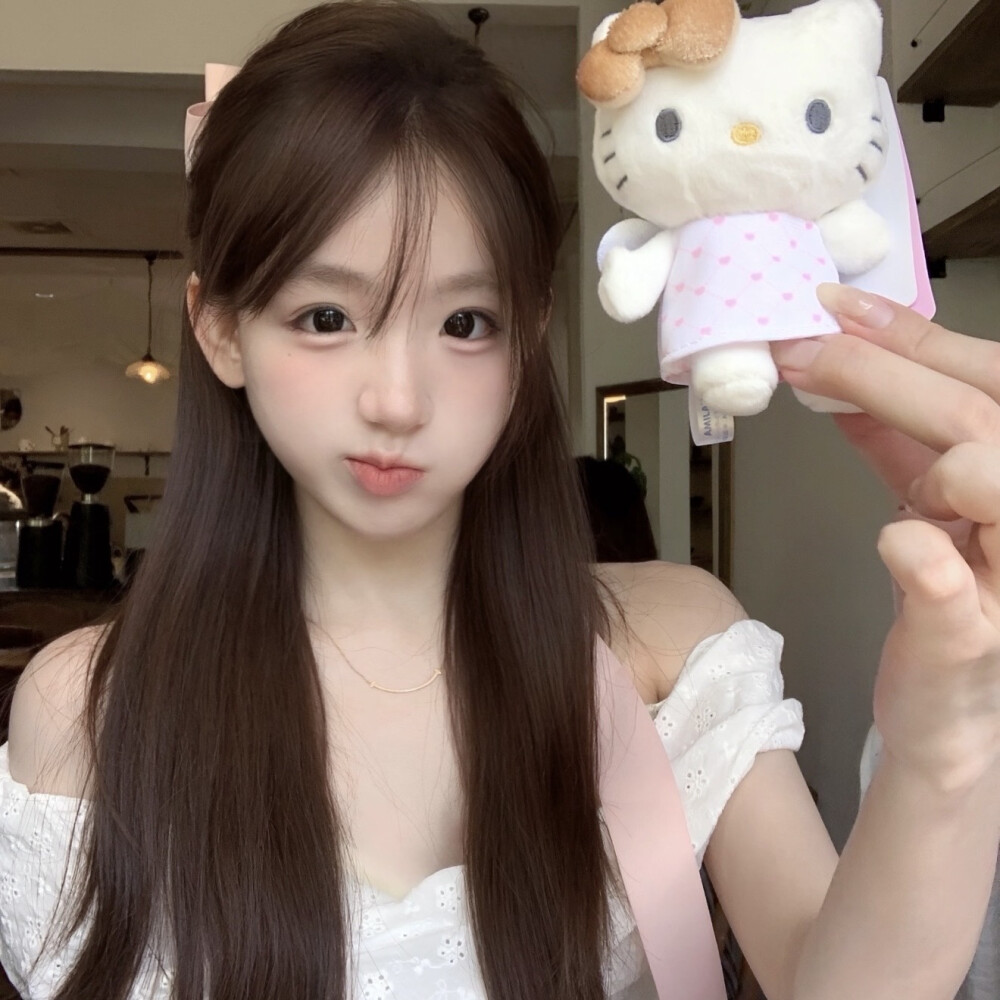 凌晨的海 难言的爱.
侵权删