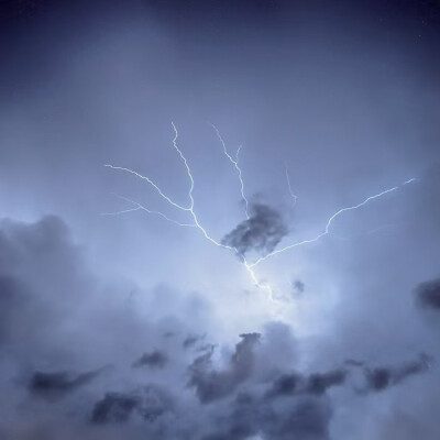 圣托里尼的心跳是你眼尾泪痣的符号