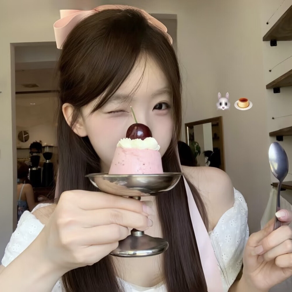 凌晨的海 难言的爱.
侵权删