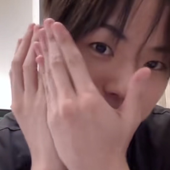 尹材赫
谁家狗出来了