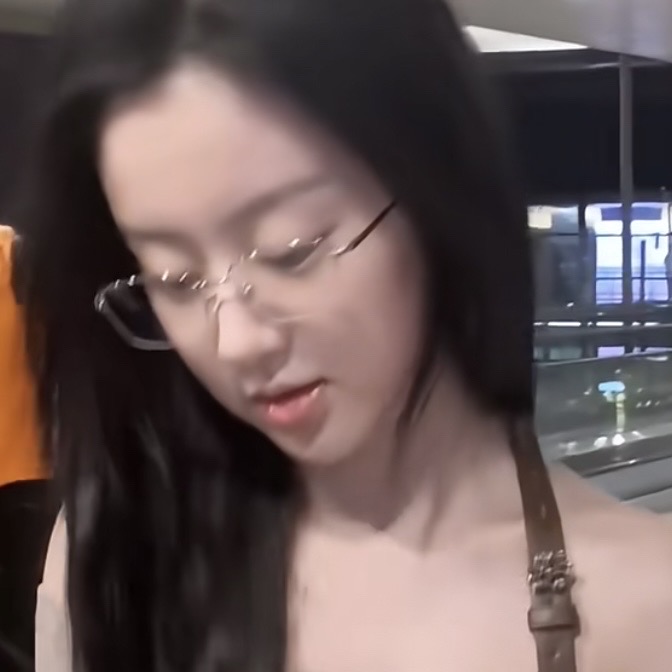 女孩我的故事因为你而展开