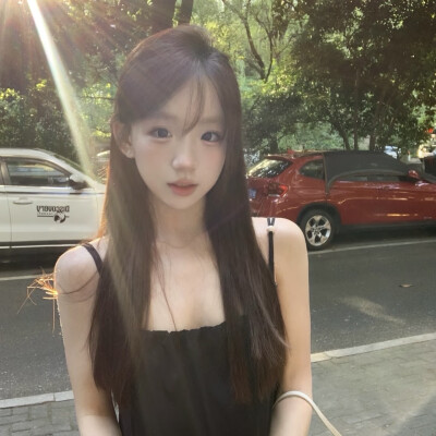 凌晨的海 难言的爱.
侵权删