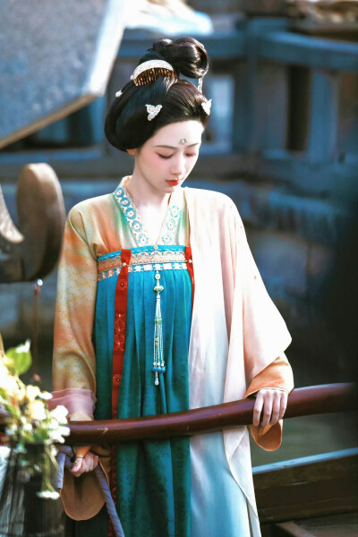 国色芳华 何惟芳