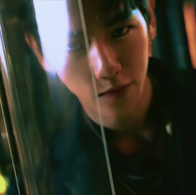 ： 你總是問我想要什麼 於是我看著你突然好想嘆氣
