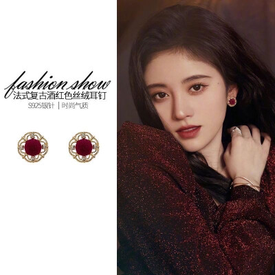 红色耳钉