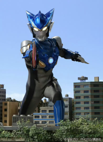 罗索奥特曼，跃水形态。《罗布奥特曼》。(侵权删)