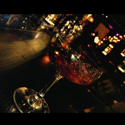 ： 你總是問我想要什麼 於是我看著你突然好想嘆氣
