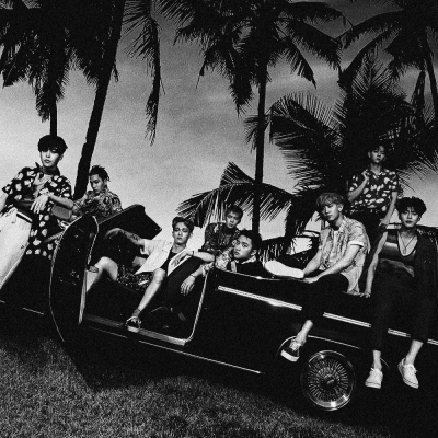 ： 你總是問我想要什麼 於是我看著你突然好想嘆氣
