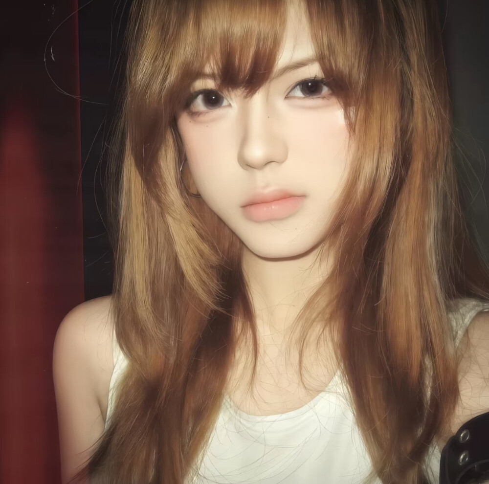 女头
爱和恨 这两样是不能抵挡的 我把刀架在你脖子上的同时 也觉得你的眼睛真的很漂亮