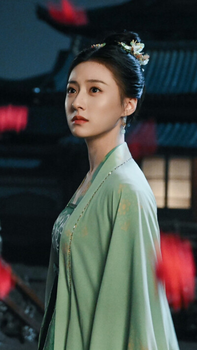 满庭芳 胡连馨