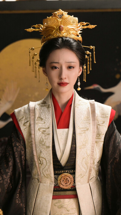 满庭芳 胡连馨