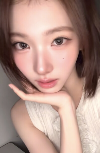 或许我们有些相像