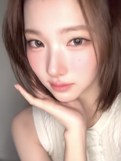 或许我们有些相像