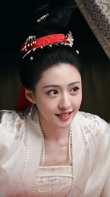 满庭芳 胡连馨