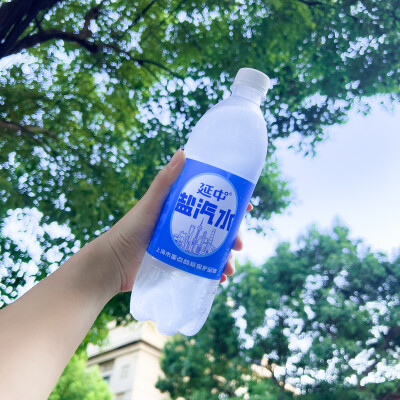 当你汉堡的时候，薯条也就会如期而至。生命的土豆泥不在于蔬荟汤，而是可乐和原味鸡。只有静候真正的鸡米花的那一天到来，鸡块，也就巧克力圣代了。