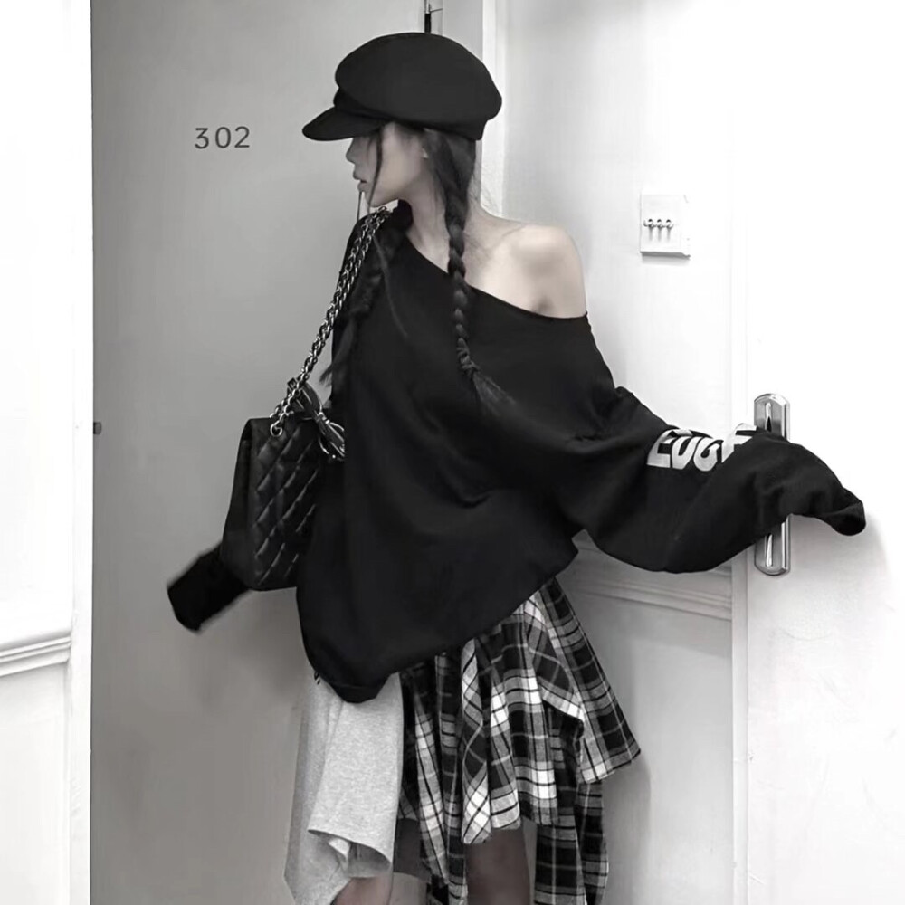 女