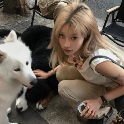 你总是很忙 我像一个向你索要陪伴的罪人. 