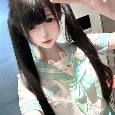 你能不能不要有那么多情绪 我们只是朋友 .