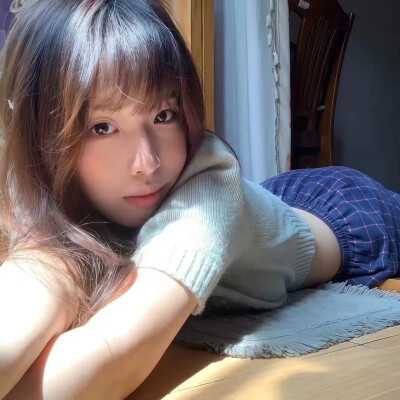 ，