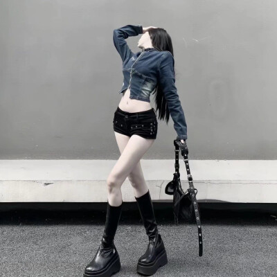 女