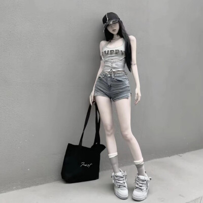女