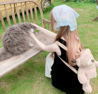 你能不能不要有那么多情绪 我们只是朋友 .