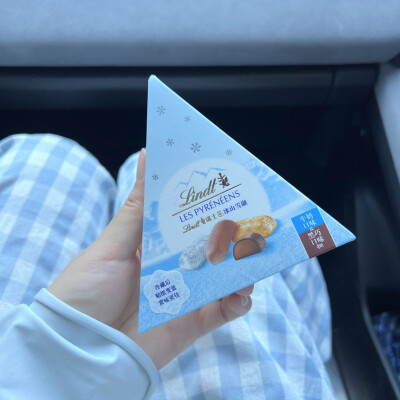 当你汉堡的时候，薯条也就会如期而至。生命的土豆泥不在于蔬荟汤，而是可乐和原味鸡。只有静候真正的鸡米花的那一天到来，鸡块，也就巧克力圣代了。