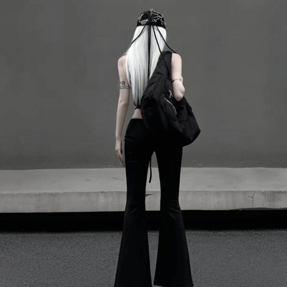 女
