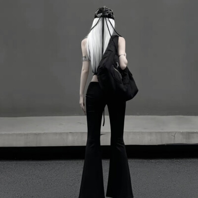 女
