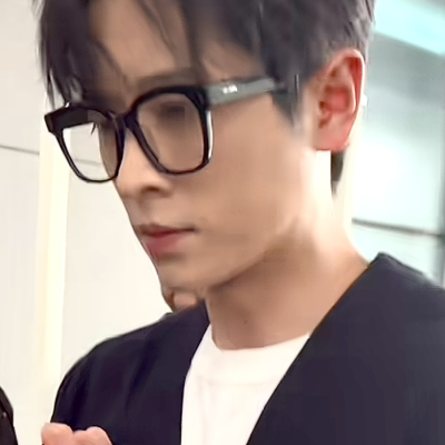 眼镜男百看不腻