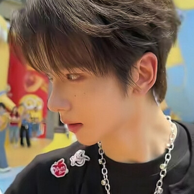 哥哥你耳朵好红